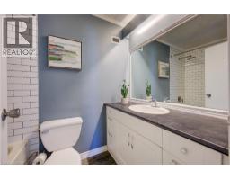 121 UNIVERSITY Avenue E UnitNo. 22 - 17