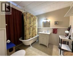 109 TALBOT Street N - 35