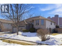 5 BRADBURY Crescent - 2