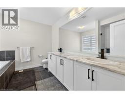 25 WINTERGREEN Crescent - 33