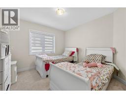 25 WINTERGREEN Crescent - 36