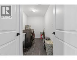 25 WINTERGREEN Crescent - 37