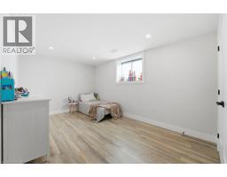 48 REBECCA Drive - 22