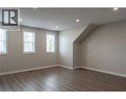 7 HOLLINRAKE Avenue - 22