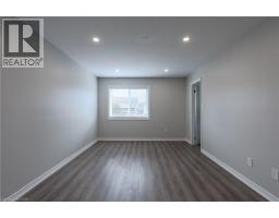 7 HOLLINRAKE Avenue - 27