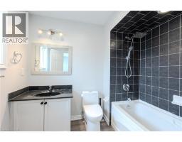 7 HOLLINRAKE Avenue - 32