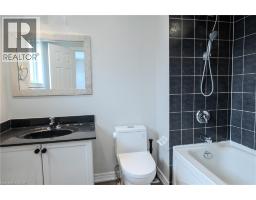 7 HOLLINRAKE Avenue - 33