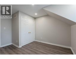 7 HOLLINRAKE Avenue - 38