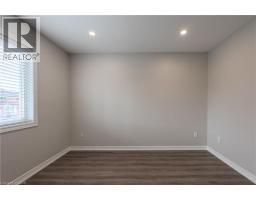 7 HOLLINRAKE Avenue - 40