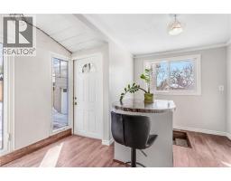 13 DEVITT Avenue N - 18