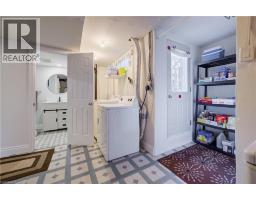 172 RENNIE Drive - 32