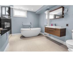 30 WINDERMERE Crescent - 19