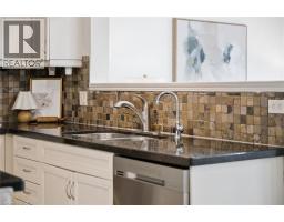 6 SASSAFRAS Street - 11