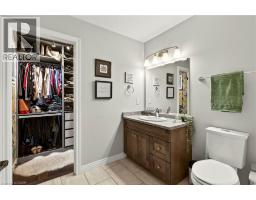 67 MACNEIL Court - 24