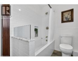 859 QUEEN S Boulevard - 13