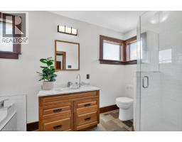 859 QUEEN S Boulevard - 17