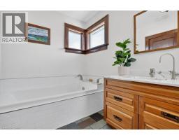 859 QUEEN S Boulevard - 18