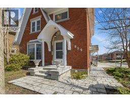 859 QUEEN S Boulevard - 2