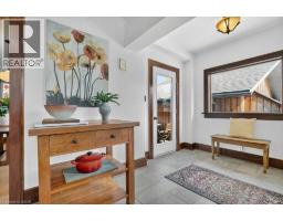 859 QUEEN S Boulevard - 3