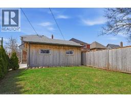 859 QUEEN S Boulevard - 33