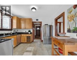 859 QUEEN S Boulevard - 4