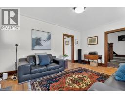 859 QUEEN S Boulevard - 8