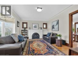 859 QUEEN S Boulevard - 9