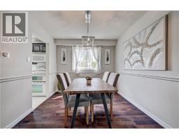 33 CARLYLE Place - 4