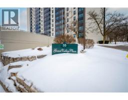 35 GREEN VALLEY Drive UnitNo. 1612 - 29