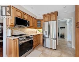 477 BURNETT Avenue - 11