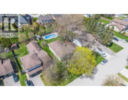 35 REINER Crescent - 2