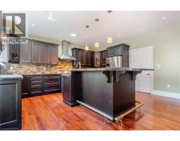 114 DONJON Boulevard - 17