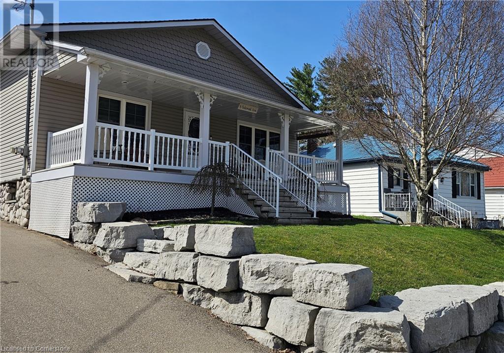 8 OAKWOOD Avenue, Simcoe