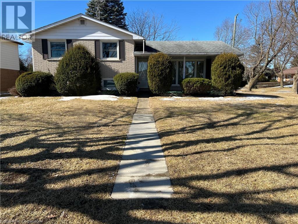 6 HOLDEN Avenue, Simcoe