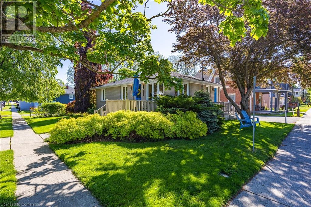 100 MARKET ST E, Port Dover