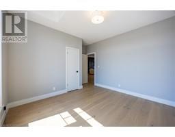 34 ANDREW Avenue - 12