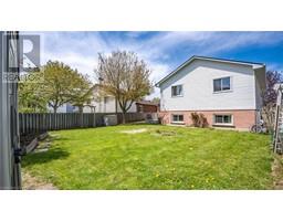 28 THOMPSON Drive - 35
