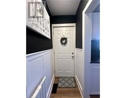 78 QUEENSWAY Drive E - 20
