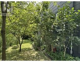 78 QUEENSWAY Drive E - 44