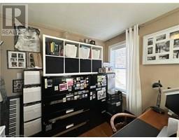 78 QUEENSWAY Drive E - 7
