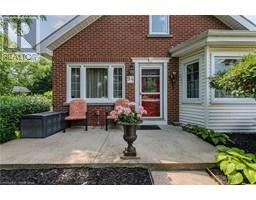 94 QUEENSWAY Road E - 5
