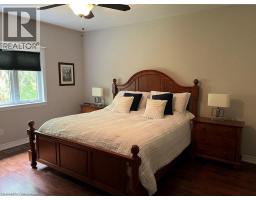 54 ANGLER Avenue - 16