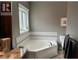 54 ANGLER Avenue - 19