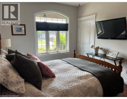54 ANGLER Avenue - 5
