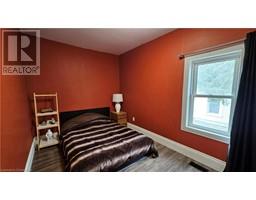 261 QUEEN Street N - 17
