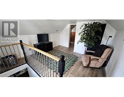 261 QUEEN Street N - 23