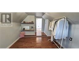261 QUEEN Street N - 31
