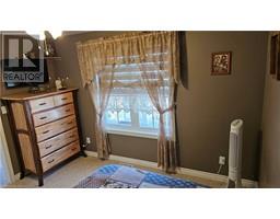 8 OAKWOOD Avenue - 23