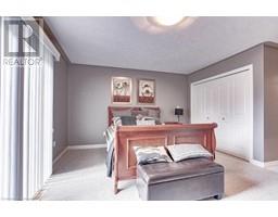 28 WOODLAND Crescent - 16