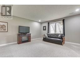28 WOODLAND Crescent - 27